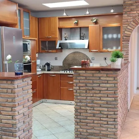 'the Seagull' Traditional Apartment *